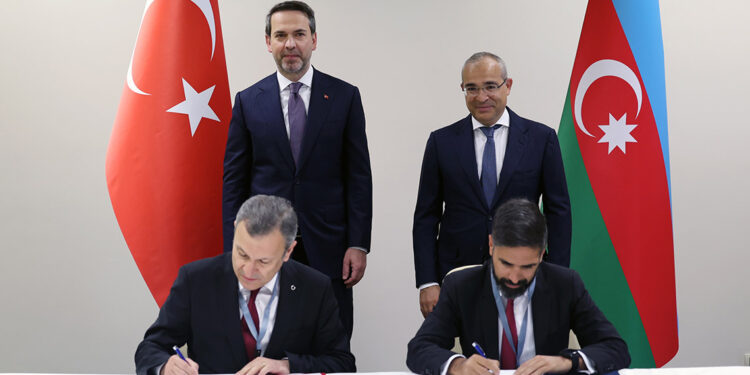 Bakan Bayraktar Azerbaycan'da