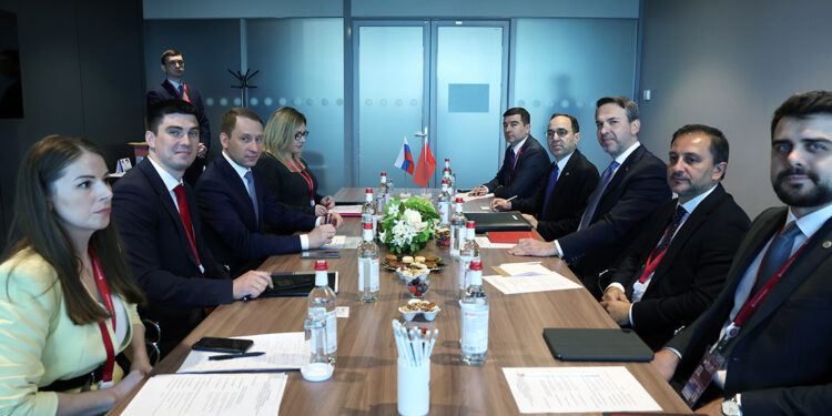 Bakan Bayraktar, Rusya Çevre Bakanı ile görüştü