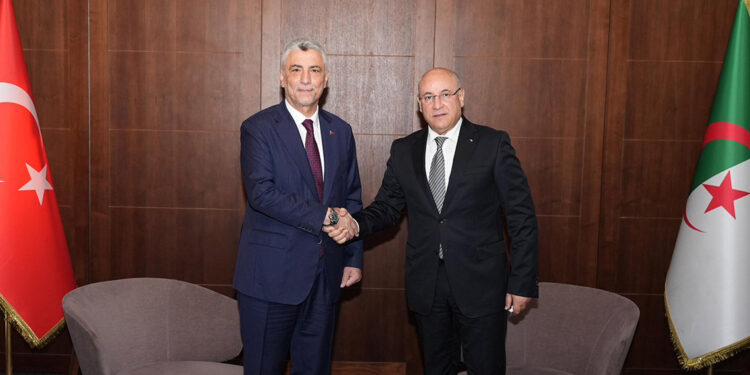 Bakan Bolat, Cezayir Ticaret Bakanı Zitouni ile bir araya geldi