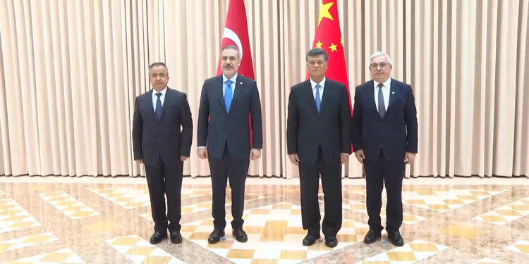 Bakan Fidan, Uygur Özerk Bölgesi’nde temaslarda bulundu