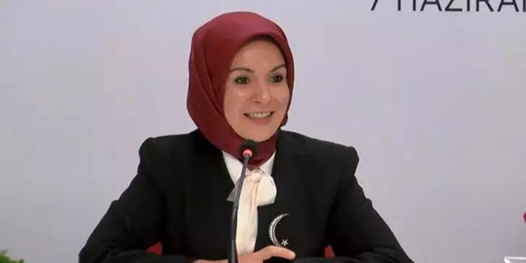 Bakan Göktaş: Çocuklara verilecek en güzel hediye ailedir