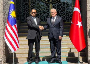 Bakan Güler, Malezya Savunma Bakanı ile bir araya geldi