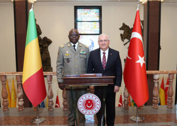 Bakan Güler, Mali Kara Kuvvetleri Komutanı Tuğgeneral Samake ile görüştü