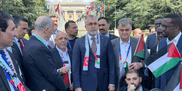 Bakan Işıkhan, BM Cenevre Ofisi önünde Filistin eylemine katıldı
