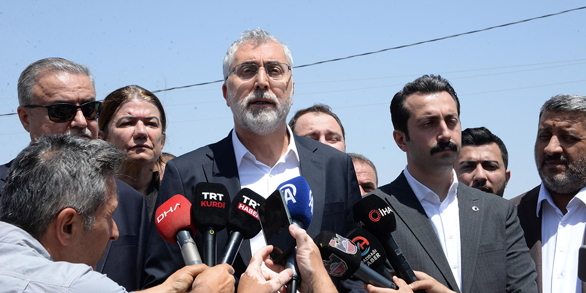 Bakan Işıkhan, anız yangınlarında ölenlerin yakınlarını ziyaret etti