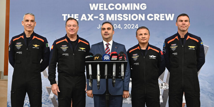 Bakan Kacır, AX-3 Uzay Misyonu mürettebatıyla buluştu
