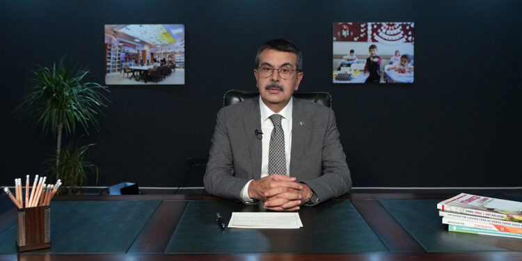Bakan Tekin: Yeni müfredat dinamik bir eğitim hedefliyor
