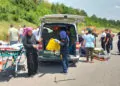 Bariyerlere çarpan minibüs takla attı: 1 ölü, 10 yaralı