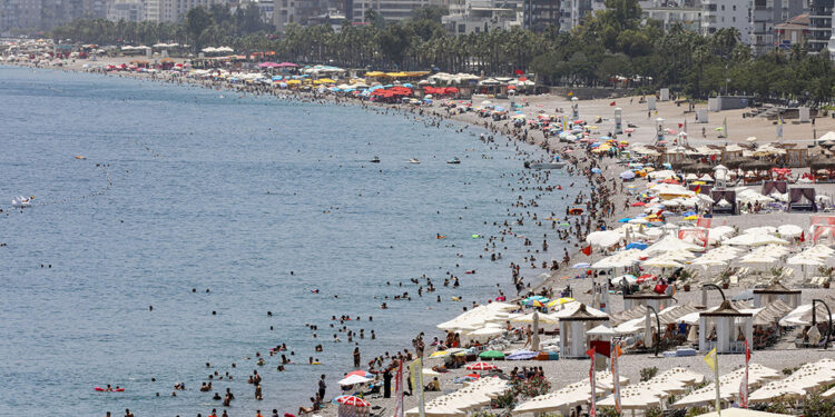 Bayramda 10 milyon kişiden 100 milyar TL'lik turizm ekonomisi