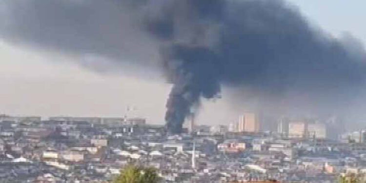 Bayrampaşa'da plastik imalathanesinde yangın