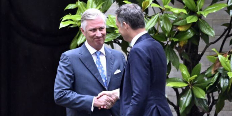 Belçika Başbakanı Alexander De Croo: Kral istifamı kabul etti