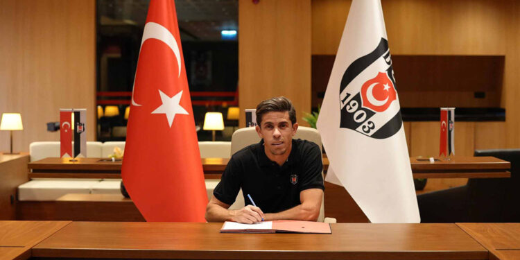 Beşiktaş, Paulista'yı 3 yıllığına renklerine bağladı