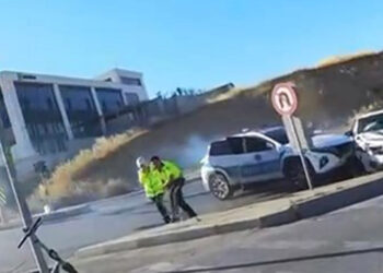 Beylikdüzü'nde korsan taksi ile polis aracı çarpıştı; 3’ü polis 6 yaralı