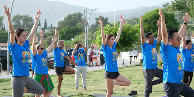 Bodrum'da Uluslararası Yoga Günü Etkinliği