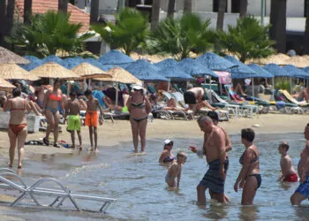 Bodrum'da bayramın 2'nci gününde sahiller doldu