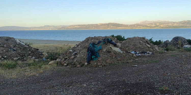 Burdur Gölü kenarında çevre katliamı; Hafriyat ve atık döktüler
