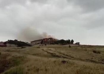 Burdur'da fırtına ve yağış; yıldırım düşen evde yangın çıktı