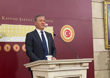CHP'li Emir: Para üzerine slogan basmak hadsizliktir