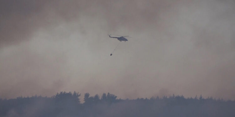 Çanakkale'deki orman yangınına havadan müdahale başladı