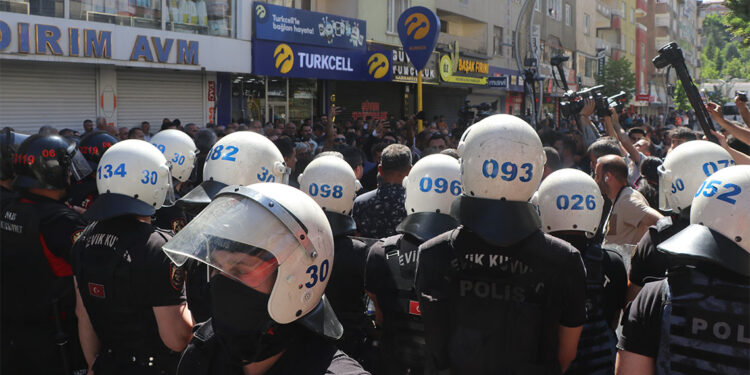 Hakkari'de polis müdahalesi