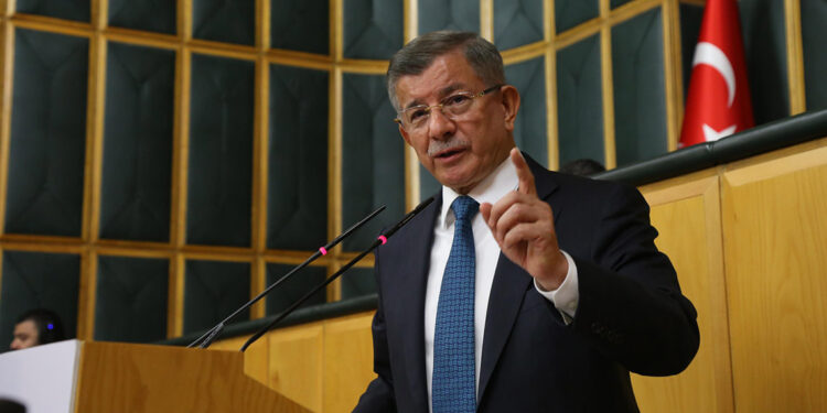 Davutoğlu: Siyasi ahlak yasasını çıkarmadıkça düzelemezsiniz