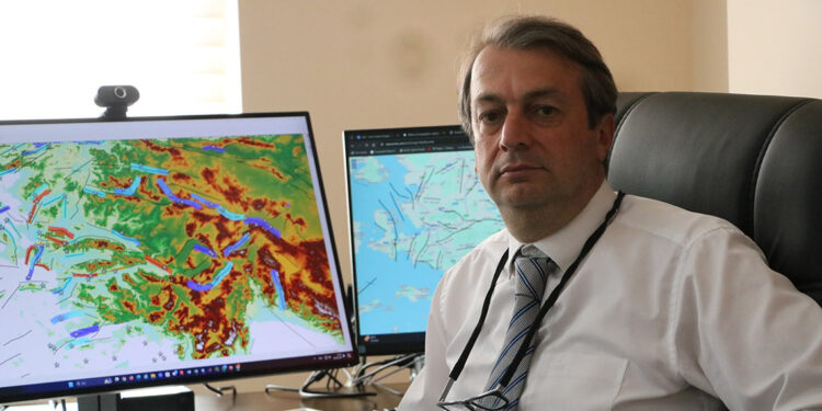 Deprem için en yüksek risk İzmir ve çevresinde