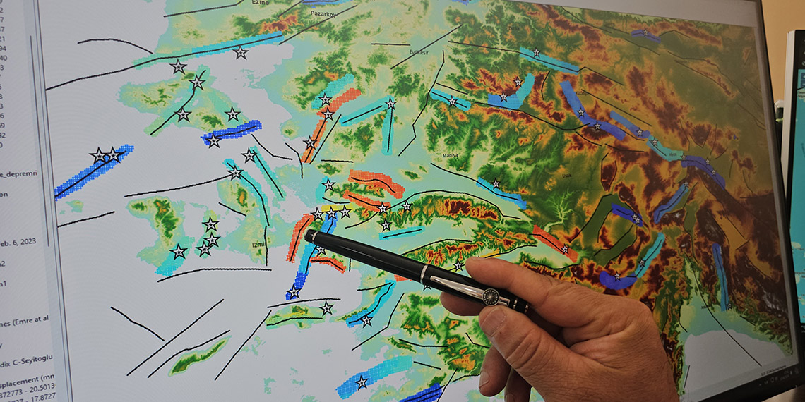 Deprem için en yüksek risk İzmir ve çevresinde