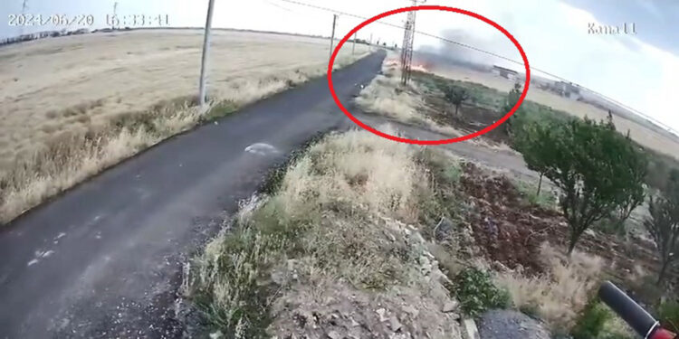 Diyarbakır'da elektrik tellerinden çıkan yangın kamerada