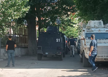 Diyarbakır'da lise öğrencileri dehşet saçtı; 1'i ağır 4 yaralı