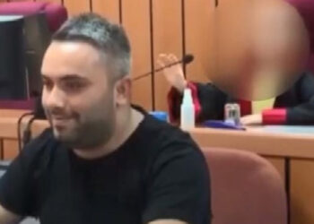 Dolandırıcılıktan yargılanan zabıt katibi hakim karşısında