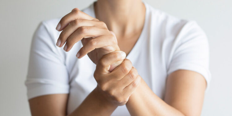 El bileğinizdeki ağrının nedeni 'ganglion kisti' olabilir