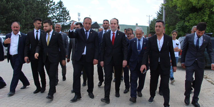 Erbakan, Çankırı'da Yaylakent beldesini ziyaret etti