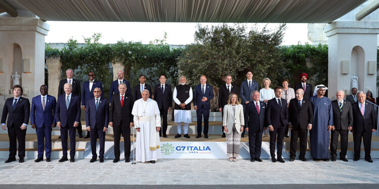 Erdoğan, G7 Zirvesi'nde aile fotoğrafı çekimine katıldı