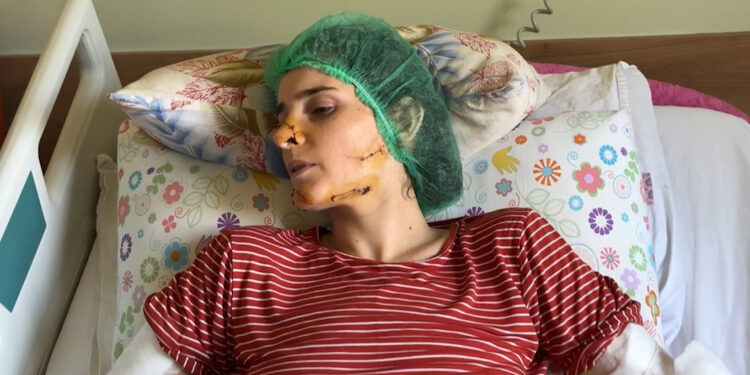 Eşinin 27 yerinden bıçakladığı Sinem, hayata tutundu