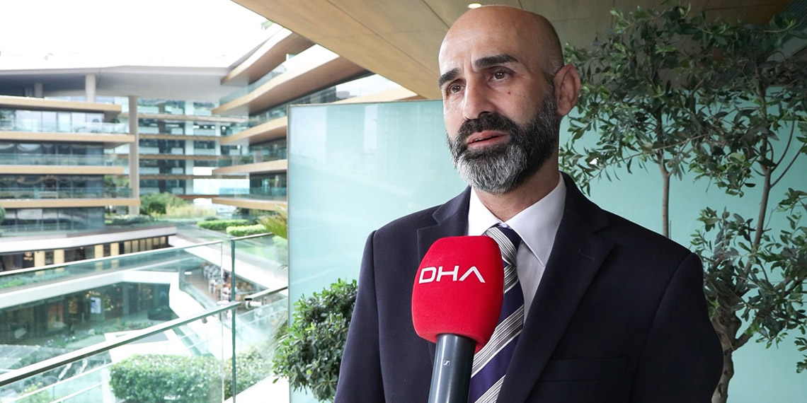 Kira zamlarında yüzde 25'lik tavan artış oranı uygulaması 1 Temmuz 2024 itibariyle sona eriyor. Tüketiciler Konfederasyonu Emlak Komisyonu Başkanı Bora Tren, "Ev sahipleri 1 yıllık peşin ve çıkış taahhütnamesi almaya başladılar. Bu da kiracıları oldukça zorluyor. Önümüzdeki dönemde kira tespit davalarının ikiye, üçe katlanacağını öngörüyoruz" dedi.