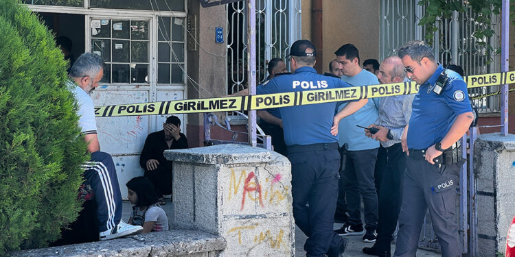 Evinde cesedi bulunan Cüneyt'i, 5 yaşındaki oğlu öldürmüş