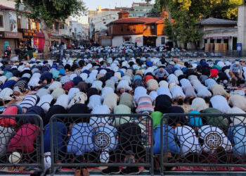 Eyüpsultan ve Çamlıca Camii'nde Kurban Bayramı namazı kılındı