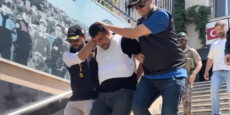 Fatih'te öğretmeni öldüren şüpheli yakalandı