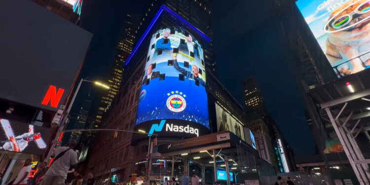 Fenerbahçe, ABD'de en büyük ekranda