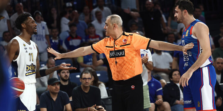 Fenerbahçe Beko-Anadolu Efes: 101-70