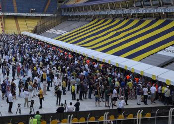 Fenerbahçe'de başkanlık seçimi için oy verme işlemi başladı 
