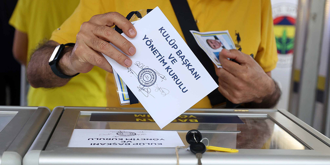 Fenerbahçe'de başkanlık seçimi için oy verme işlemi başladı