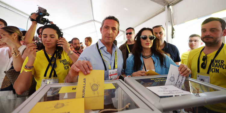 Fenerbahçe'de başkanlık seçimi; oy kullanma işlemi tamamlandı