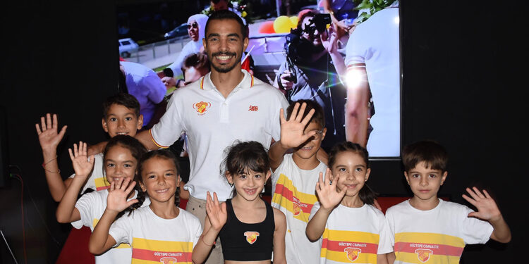 Ferhat Arıcan'a görkemli uğurlama