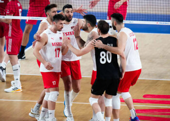 Filenin Efeleri Polonya’ya 3-0 yenildi