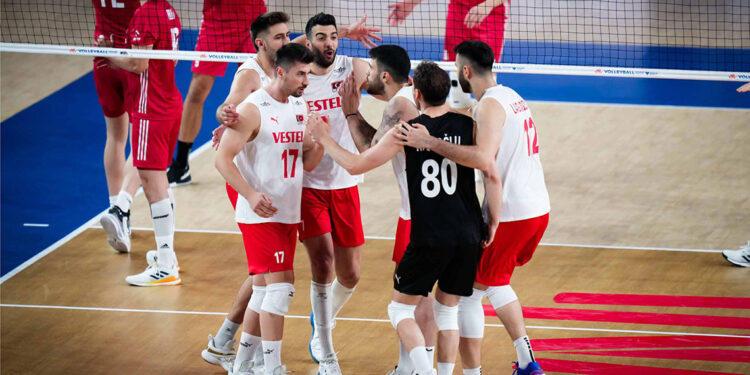 Filenin Efeleri Polonya’ya 3-0 yenildi