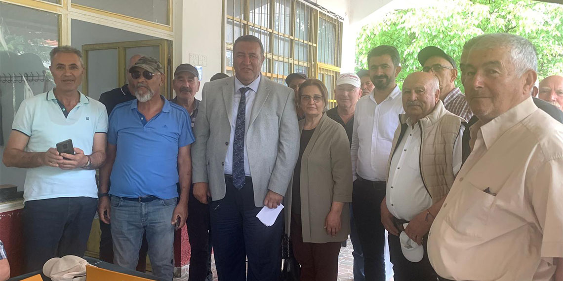 CHP Niğde Milletvekili Ömer Fethi Gürer, Ulukışla’nın Beyağıl köyünde emeklilerin ve üreticilerin dertlerini dinledi. Emekli vatandaş, Milletvekili Ö.Fethi Gürer’e dert yandı; “35 yıl sonra ilk kez bu yıl kurban kesemiyorum” dedi.