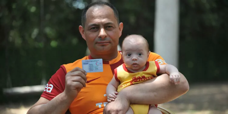 Galatasaray fanatiği baba, oğluna icardi'nin adını verdi