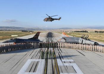 Genelkurmay Başkanı Orgeneral Gürak, F-4 ile uçuş yaptı