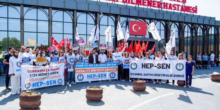 HEP-SEN üyeleri Cerrahpaşa'da açıklama yaptı